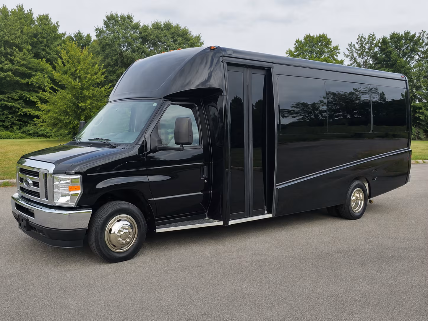 buses for performing arts and theater field trips around farmington hills