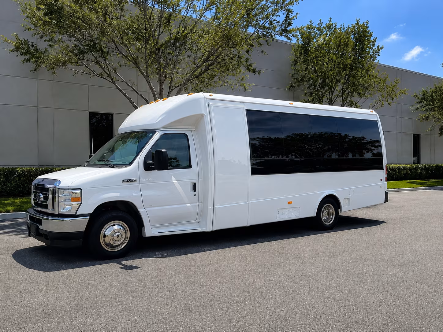 charter buses for corporate events and conferences near farmington hills