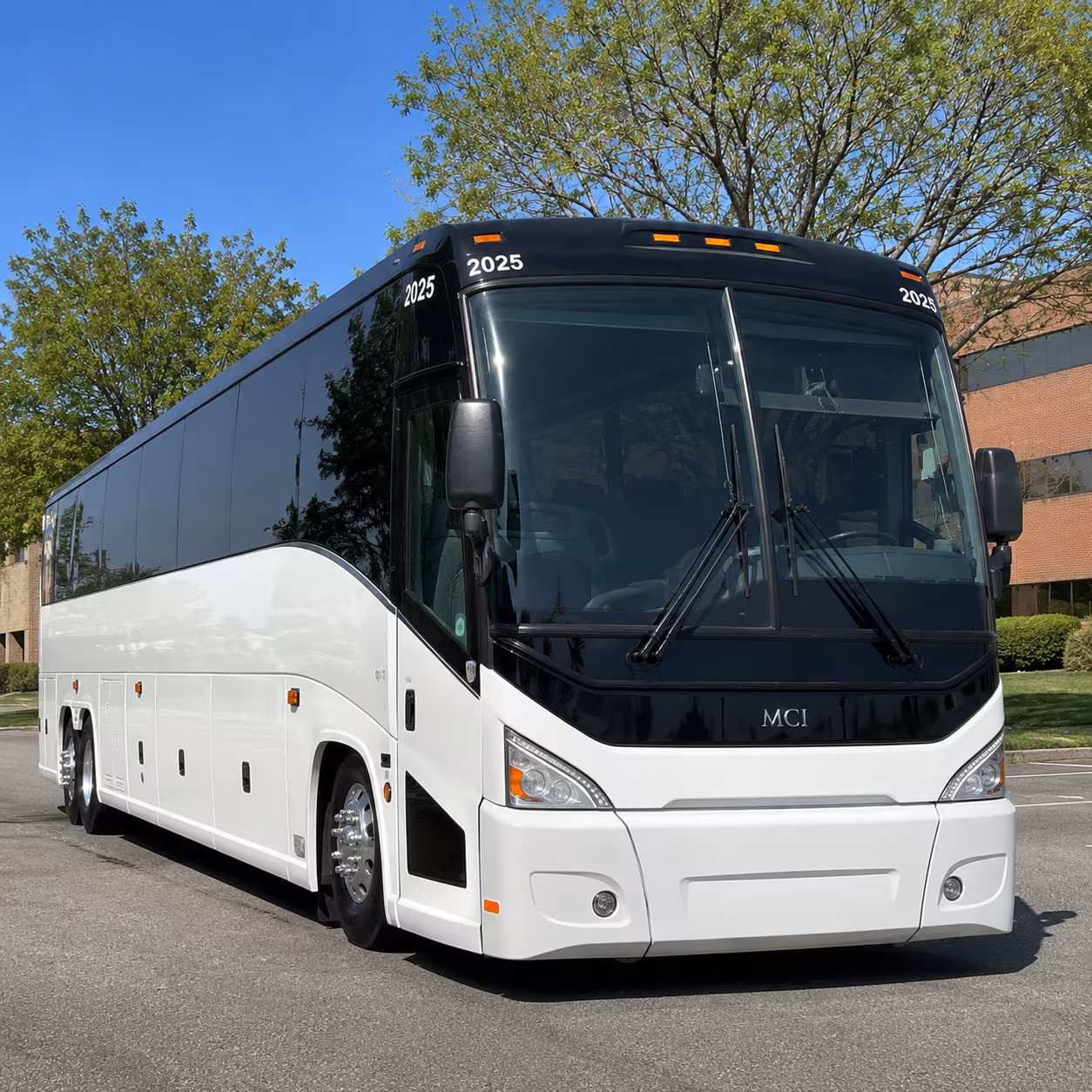 daily commuter shuttle buses for farmington hills corporate campuses