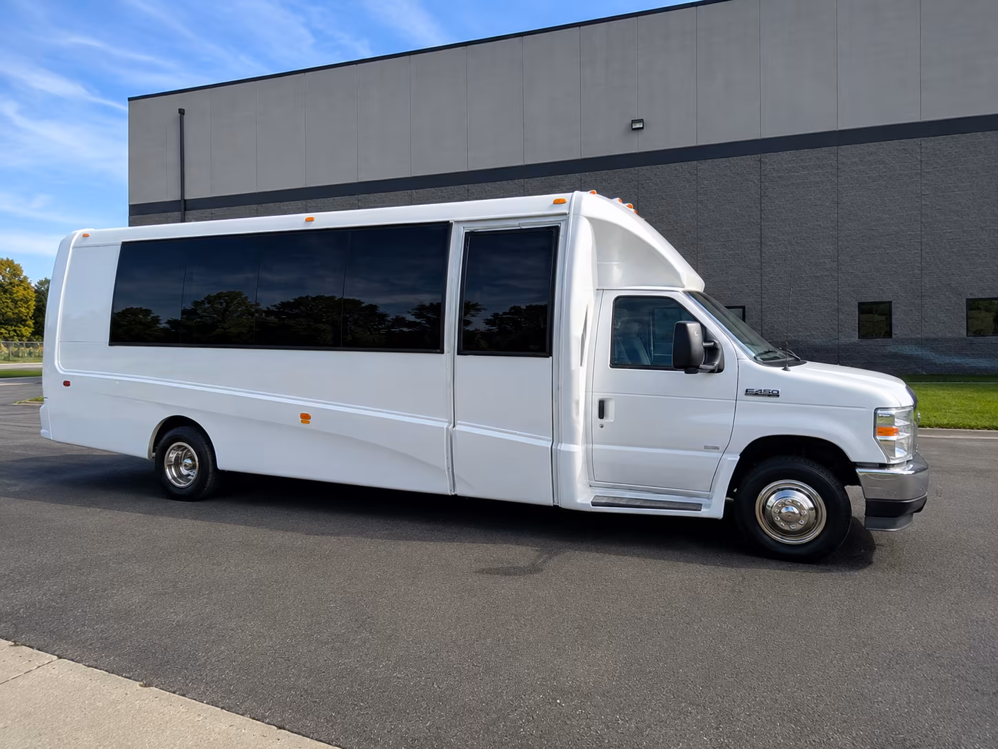 employee shuttle buses for farmington hills office campuses and corporate parks
