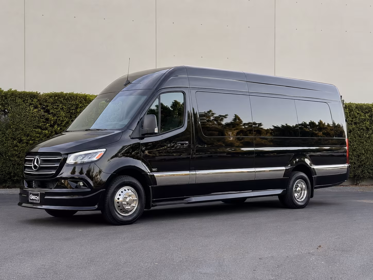 farmington hills airport transportation onboard seating