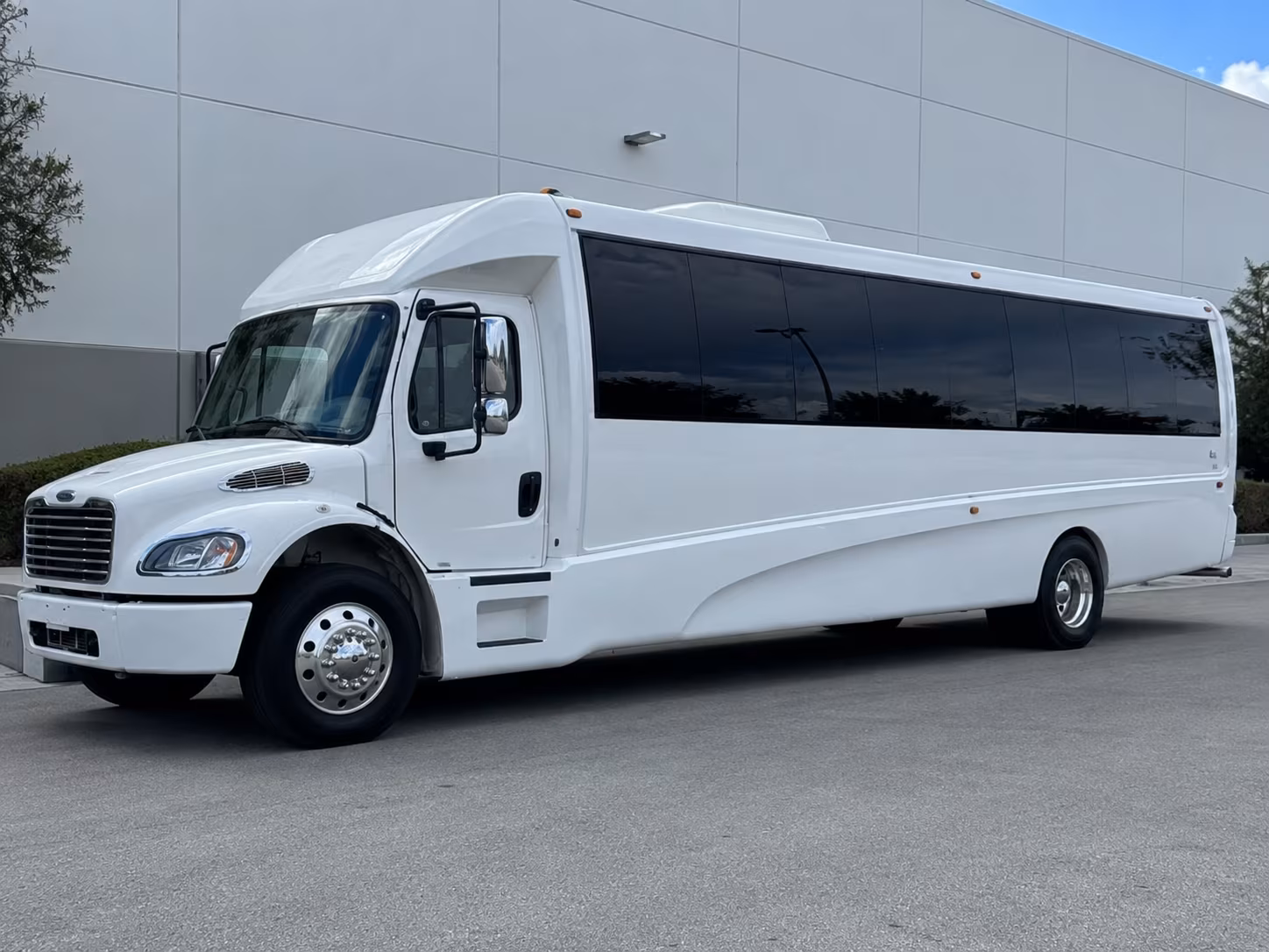 party buses for bachelorette wine tours departing farmington hills
