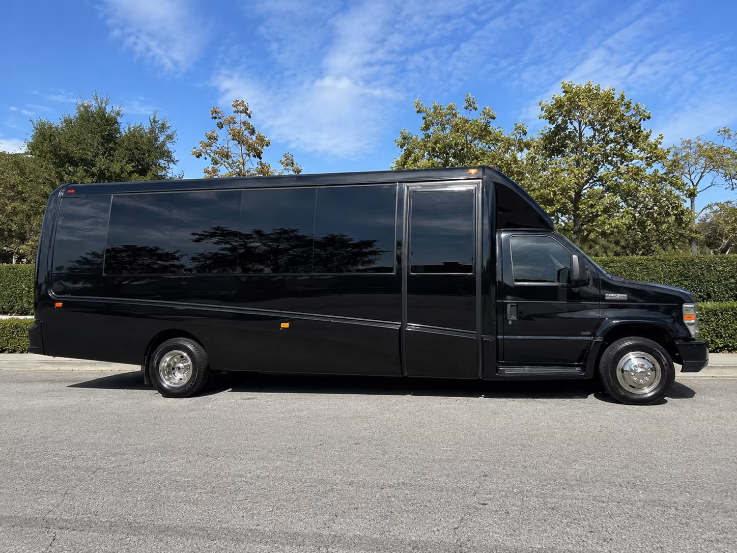 shuttle buses to meadow brook amphitheatre shows near farmington hills